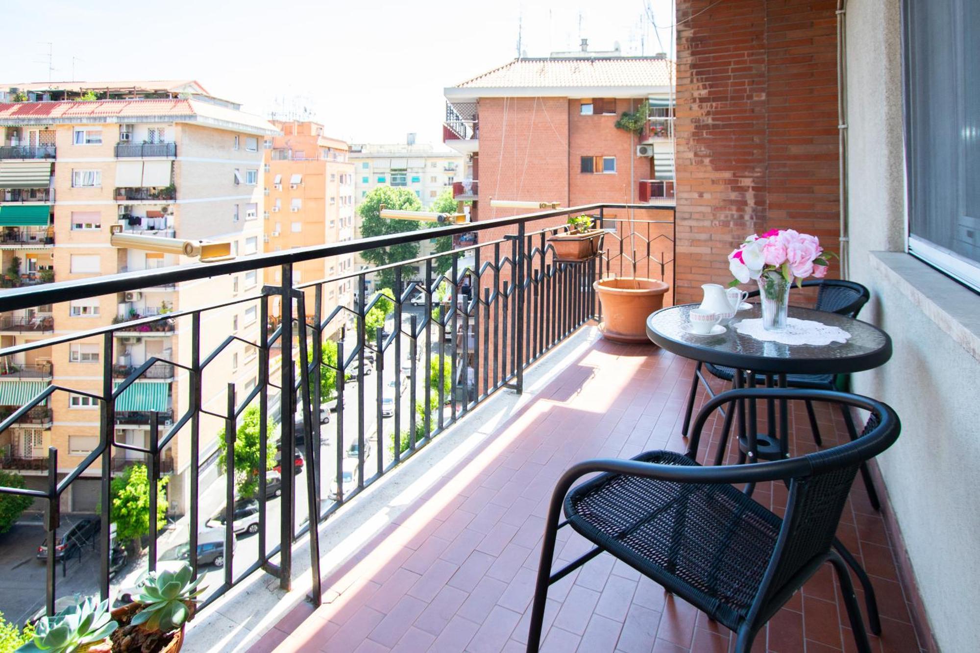 81 Mq, Stazione Trastevere, Sweet *